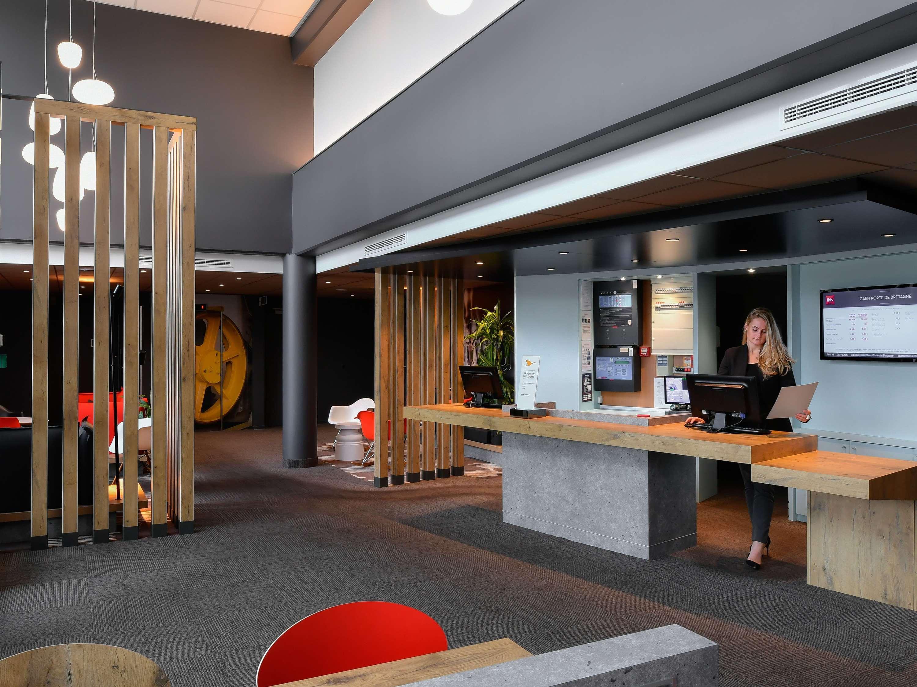 Ibis Budget Caen Porte De Bretagne Bretteville-sur-Odon Exterior foto
